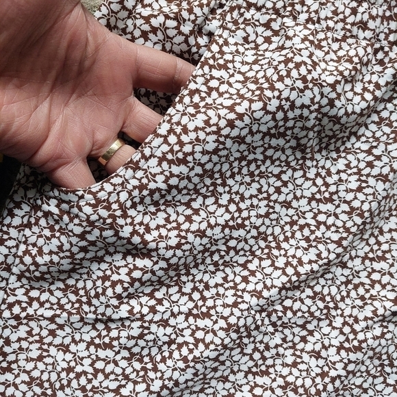 Alia Women's Brown/White Floral Capri - Picture 3 of 11